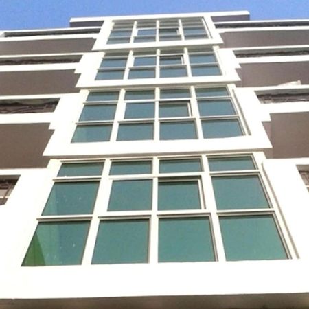 Charanpahari Hotel Neu-Delhi Exterior foto
