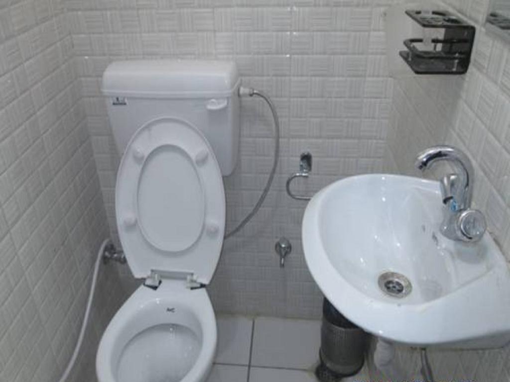Charanpahari Hotel Neu-Delhi Zimmer foto