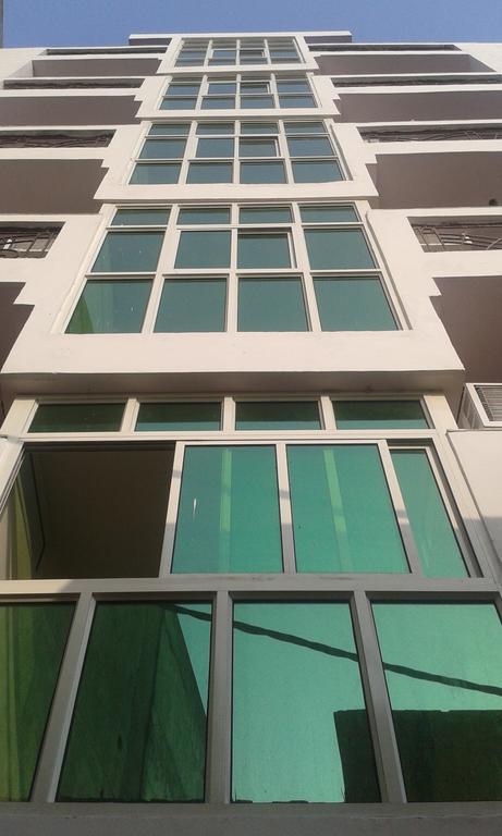 Charanpahari Hotel Neu-Delhi Exterior foto