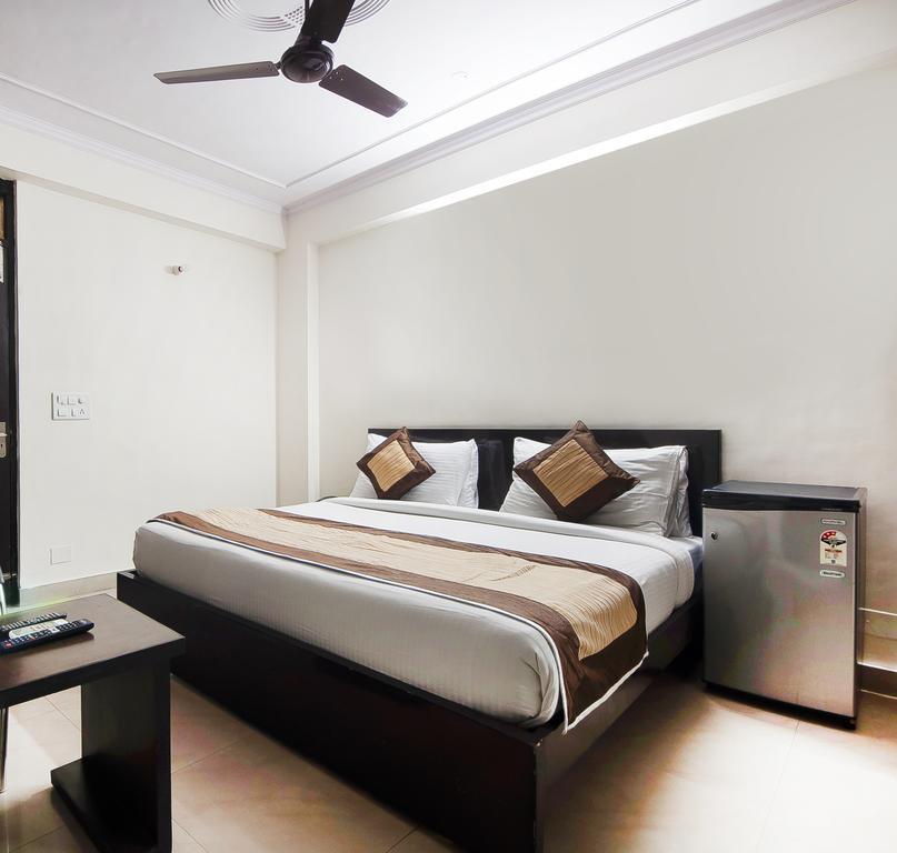 Charanpahari Hotel Neu-Delhi Exterior foto