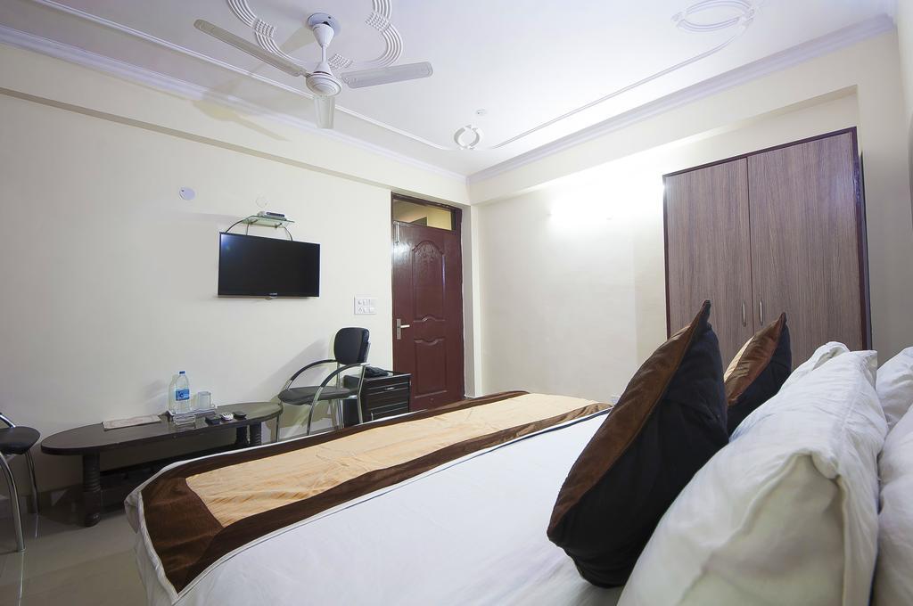Charanpahari Hotel Neu-Delhi Exterior foto