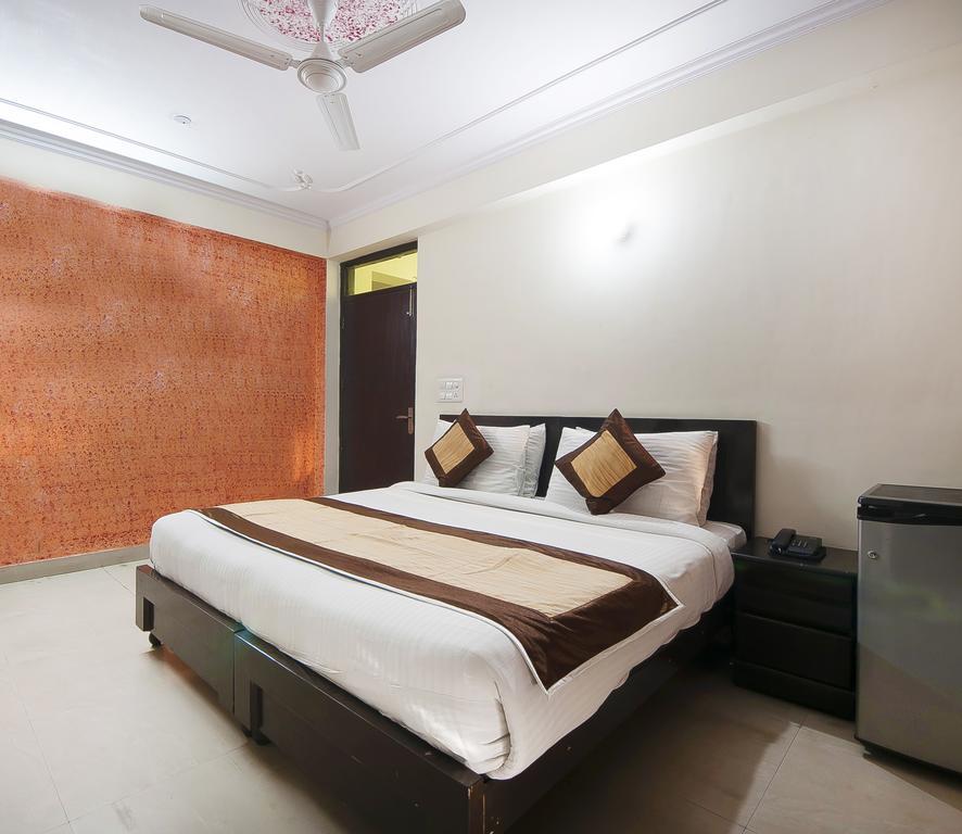 Charanpahari Hotel Neu-Delhi Exterior foto