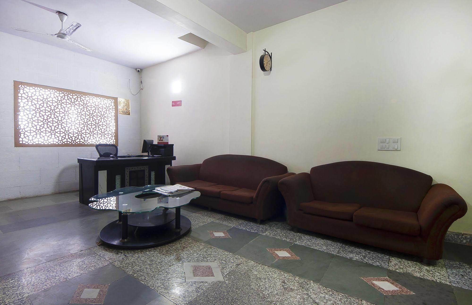 Charanpahari Hotel Neu-Delhi Exterior foto