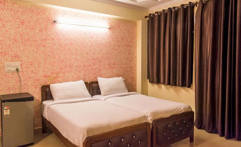 Charanpahari Hotel Neu-Delhi Exterior foto